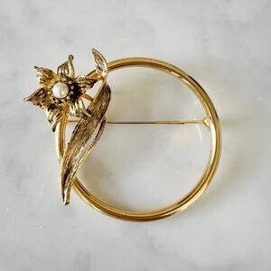 Vintage Large Gold Tone Circle Round Ring Pearl Flower Statement Brooch